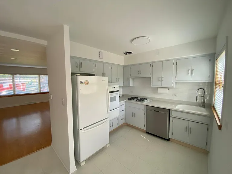 6753 N Drake Ave — Photo 5