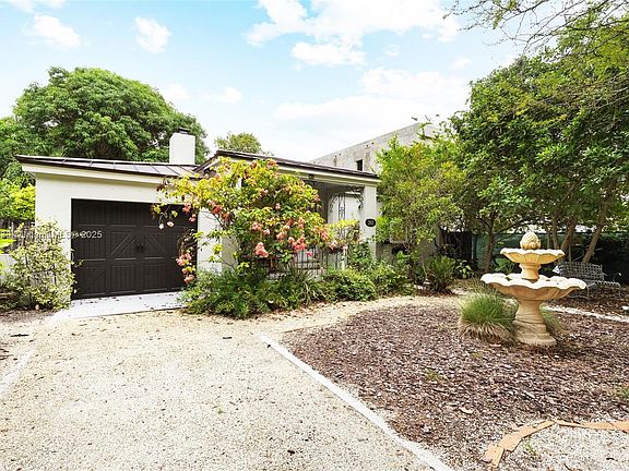 4th image of 393 Minola Dr