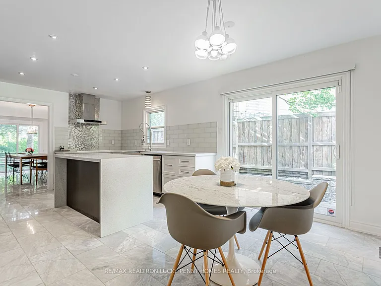 6 Village Squire Ln — Photo 10