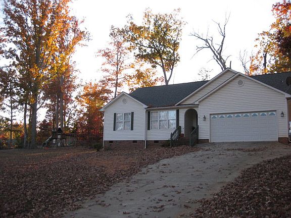 3rd image of 935 Brooklee Dr