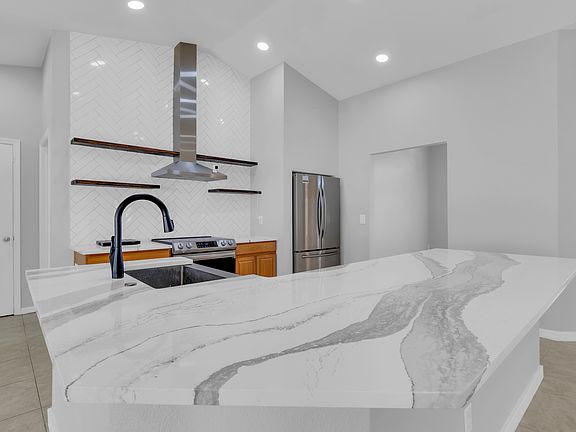 4th image of 108 Sanderling Dr
