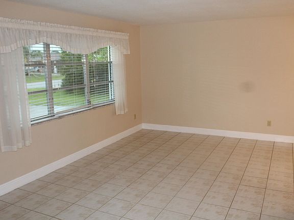 3rd image of 577 SE Anchor Lane