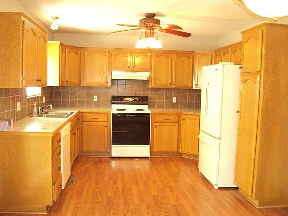 2nd image of 104 Amanda Ct