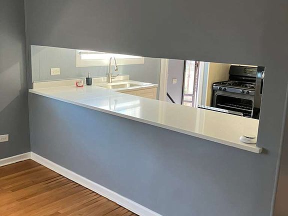 Kitchen connected to livingroom