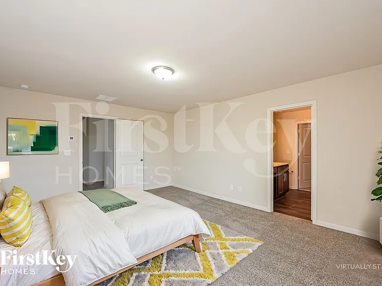 323 Darling Ln — Photo 10