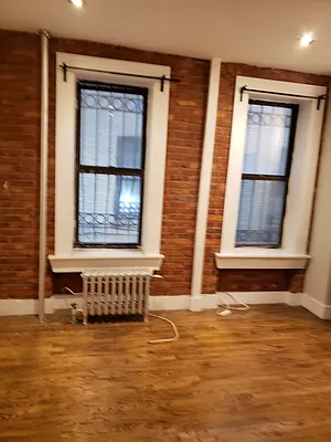 Rented by The Hamilton Group | media 18