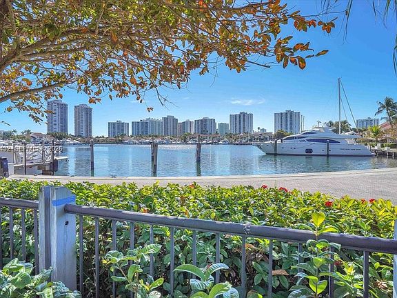 3rd image of 3610 Yacht Club Dr APT 1001