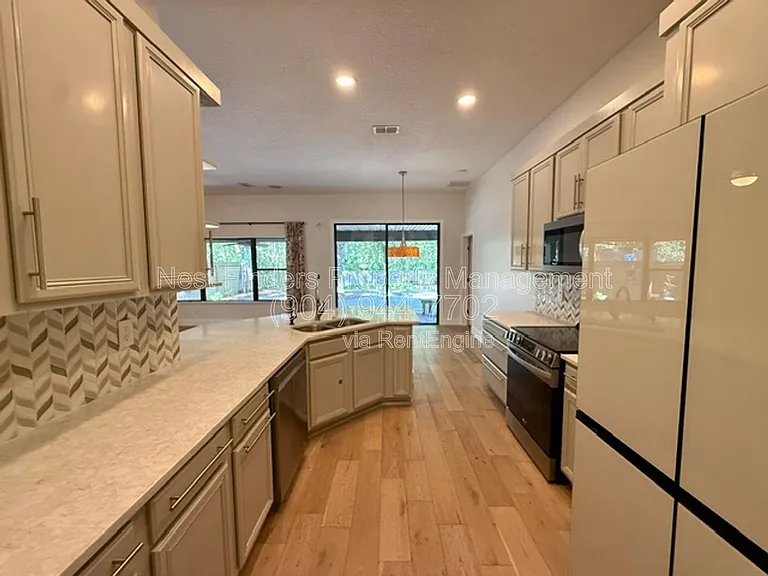 13658 Kayak Ct — Photo 15