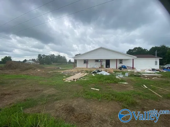 681 Barron Dr, Fyffe, AL 35971