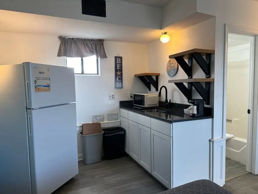 Studio, $1,300 — Photo 2