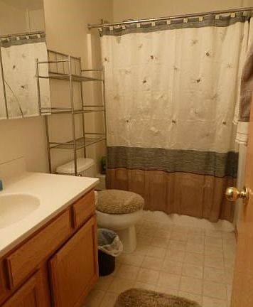 Main floor full bath