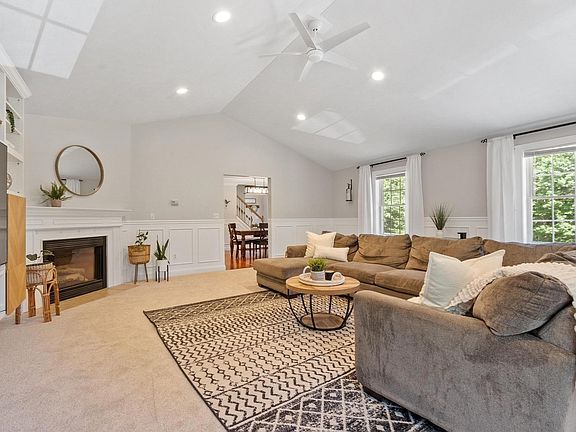 4th image of 682 Ashburnham Hill Rd