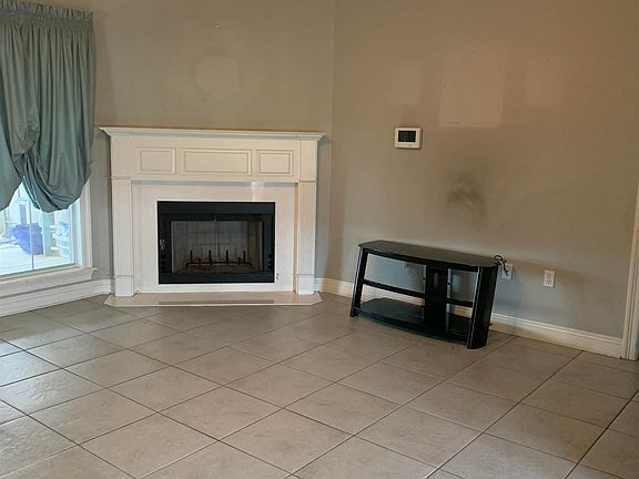 2nd image of 1406 Renee Dr