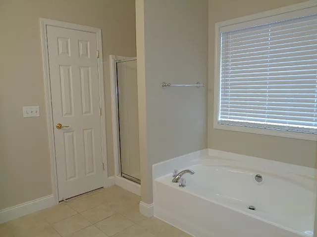 2406 Adelaide Dr — Photo 9