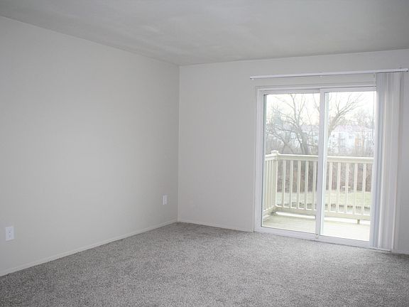 SPACIOUS BALCONY WITH TONS OF SUNLIGHT