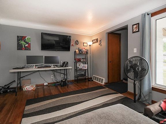 4th image of 6005 E 135th St