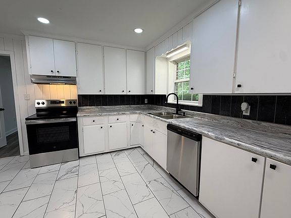 5th image of 1411 N Columbus Ave