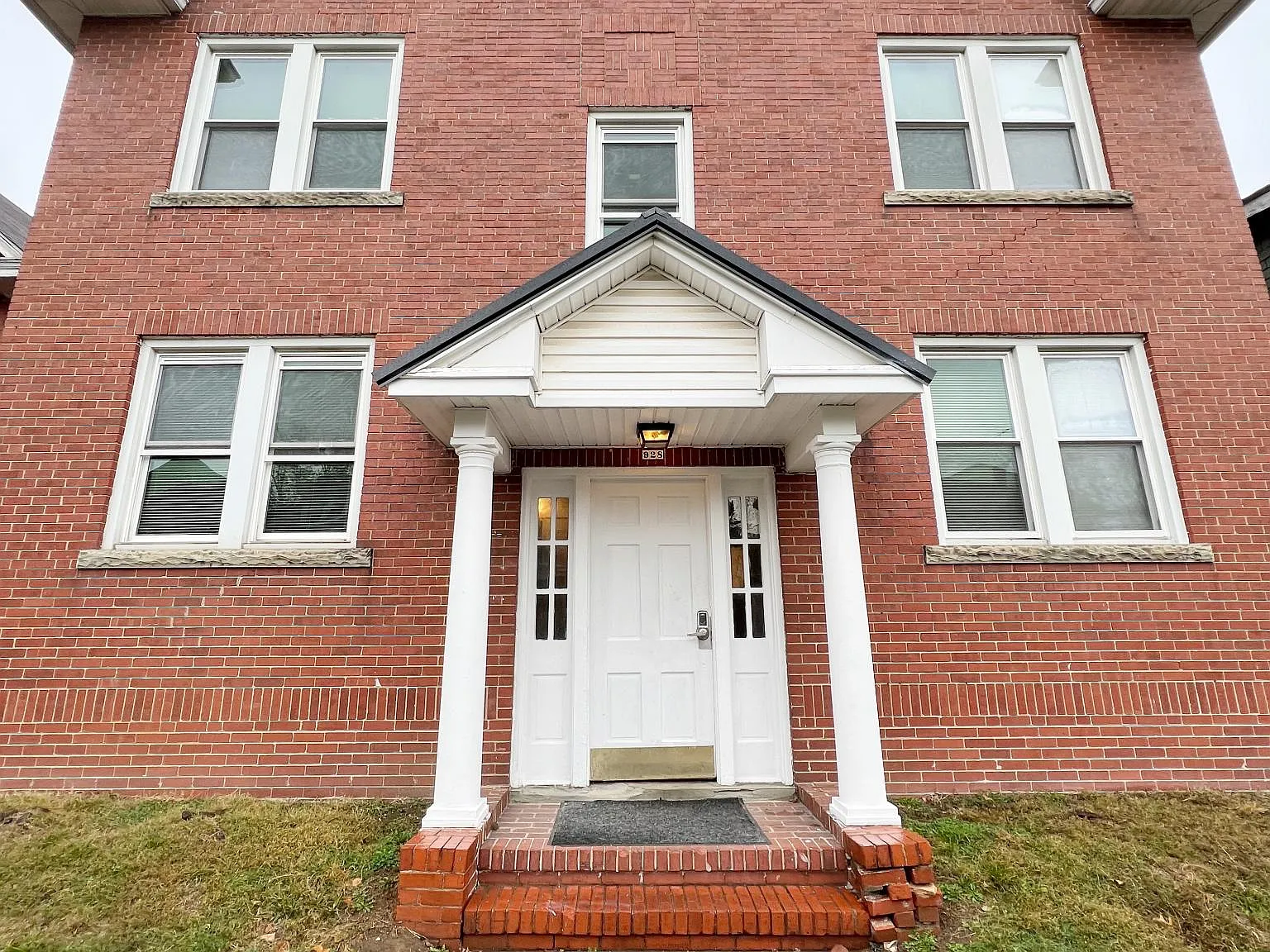 3 bed, 1100 sqft, $1,225 — Photo 1