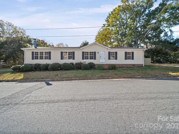 2008 Woodlawn St, Kannapolis, NC 28083