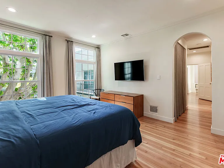1014 N Doheny Dr — Photo 19
