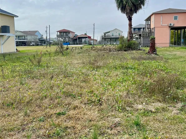 965 E Verdia Dr, Crystal Beach, TX 77650