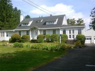 108 Essex Rd, Ipswich, MA 01938