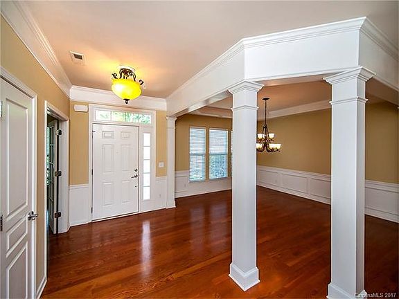 3rd image of 49027 Gladiolus St
