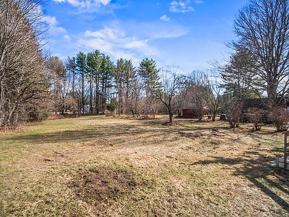 3rd image of 260 Lincoln Rd