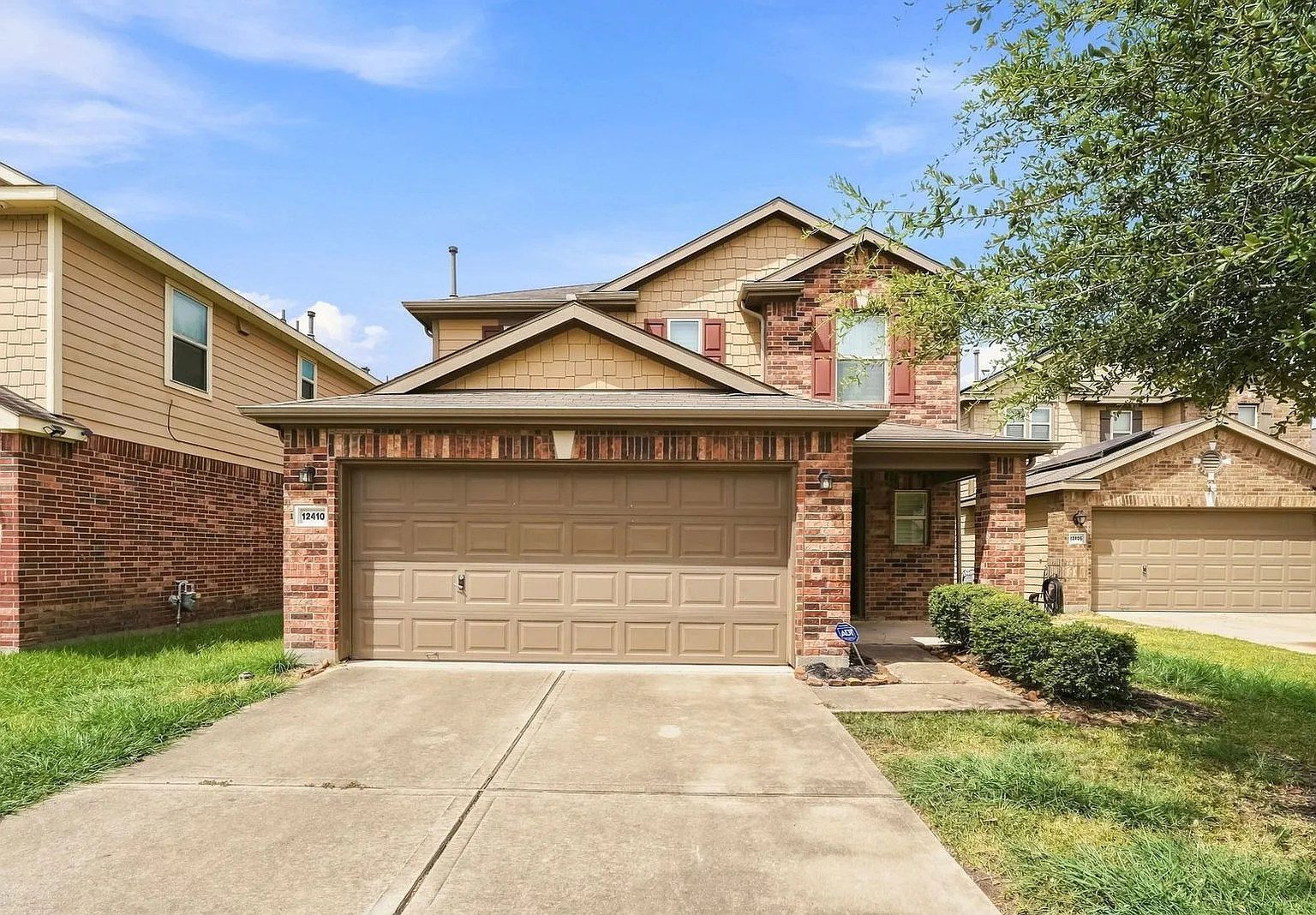 3 bed, 2.5 bath, 2271 sqft, $2,300 — Photo 1