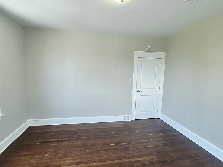 2113 Barton Ave — Photo 25