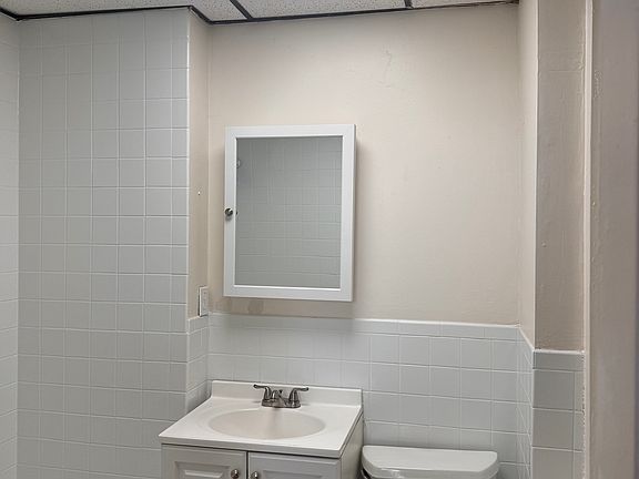 4th image of 103 Maplewood Ave #3