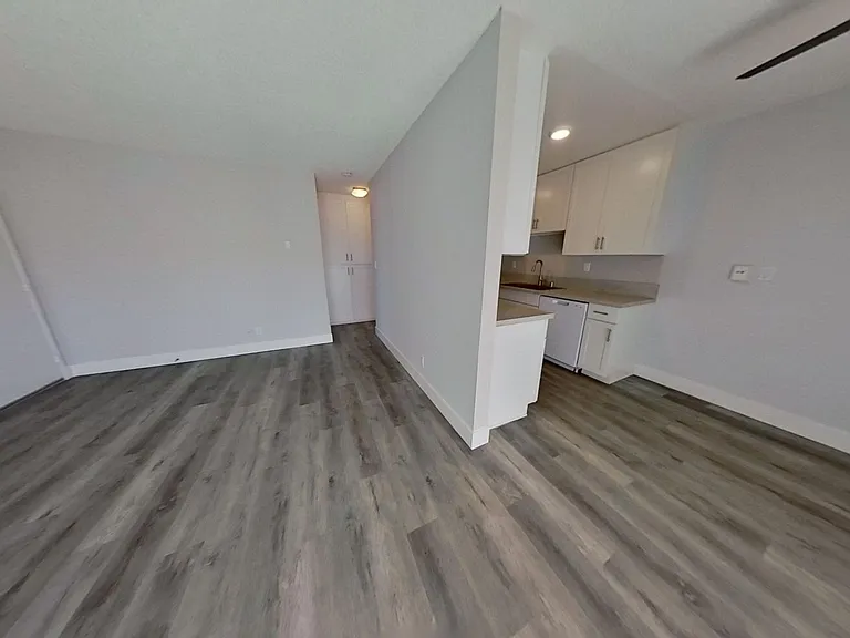 Bronze Door Apartments — Photo 19