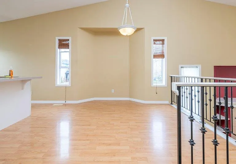 126 E Tuscarora Pl NW — Photo 1