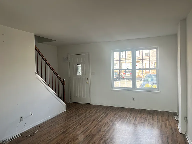 325 Barley Dr — Photo 3