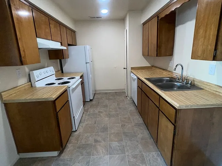 Tanglewood Apartments — Photo 5