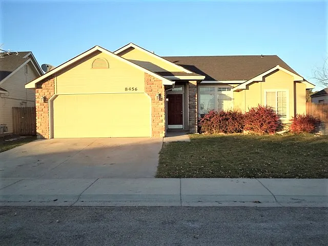 8456 W Harmonica Way