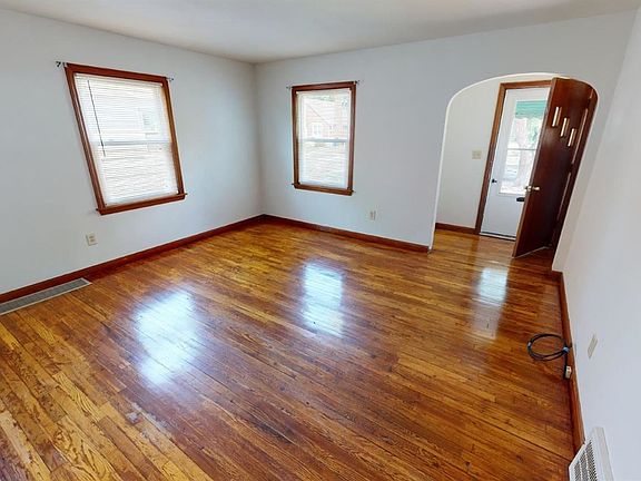 4th image of 3342 Dayton Ave