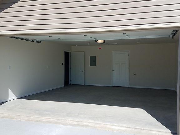 2 Car Garage w/ Remote