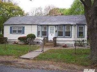 4 E End Ave, Central Islip, NY 11722