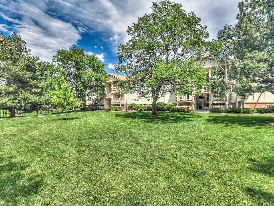 Classic condo-huge courtyard