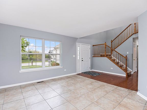 3rd image of 2472 Lenox Dr