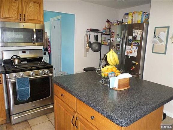 3rd image of 13 Maple Ave
