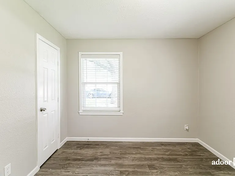 301 W Wilkins St — Photo 10