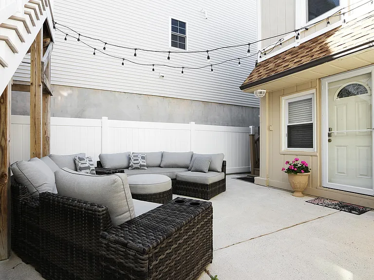 14 N Adams Ave — Photo 7