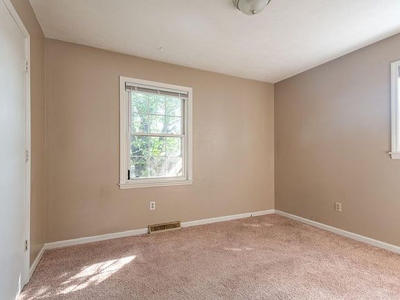 5th image of 848 Kingsway Dr