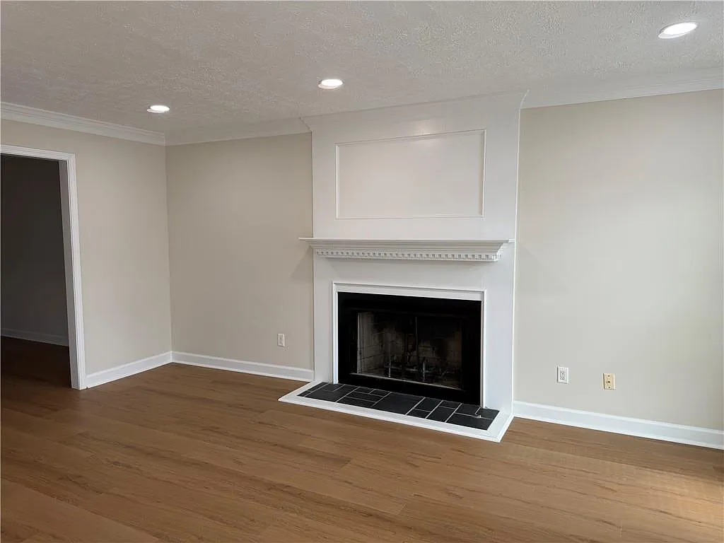 3 bed, 2.5 bath, 2559 sqft, $3,000 — Photo 3