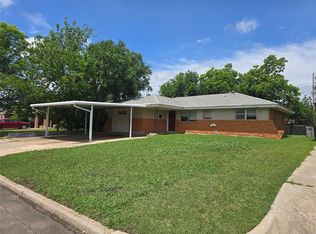 621 SW 3rd St, Moore, OK 73160