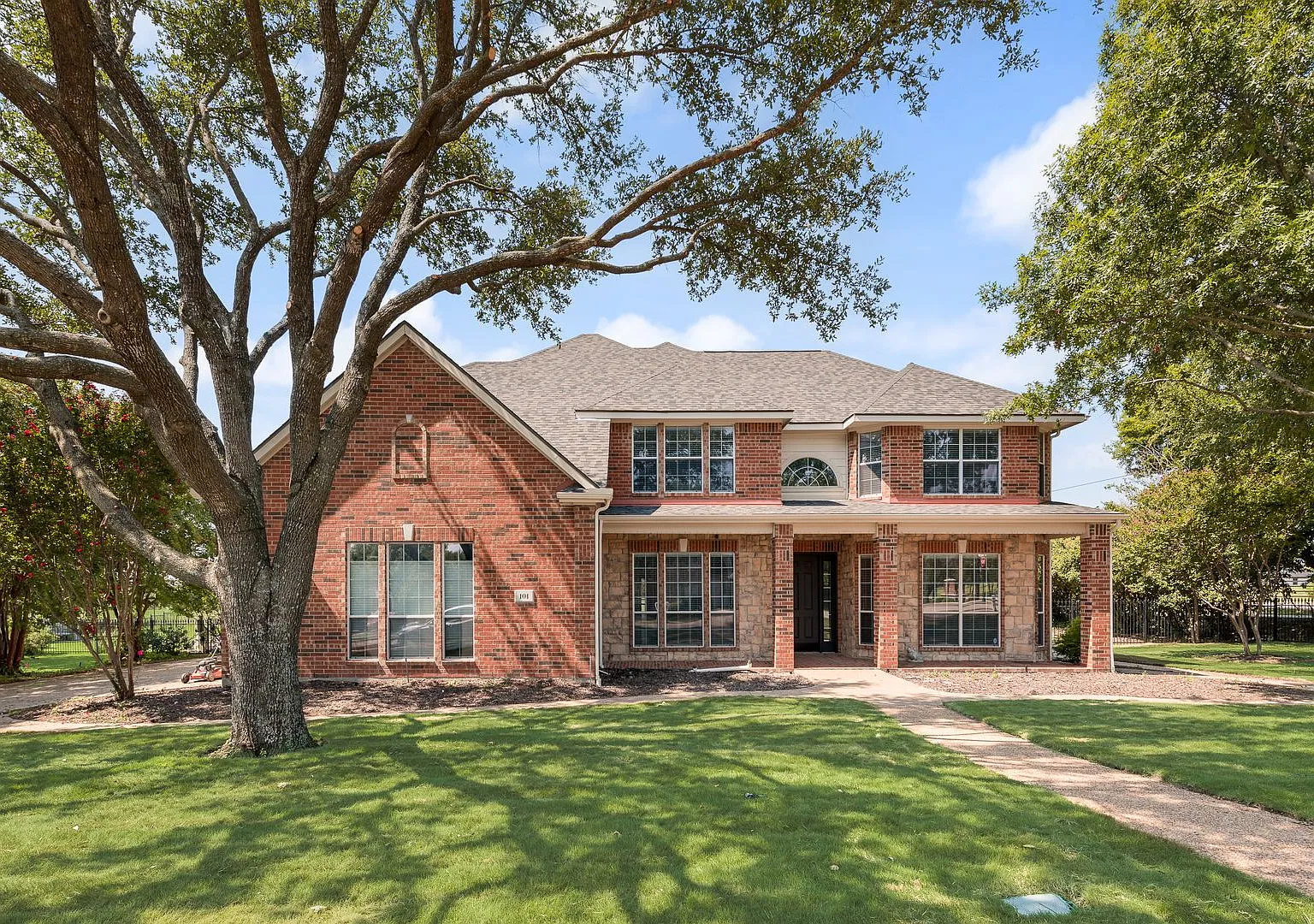 Sophisticated Living in Heath, TX — Photo 2