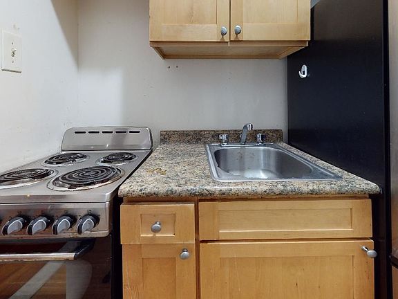 3rd image of 402 E 83rd St #C1