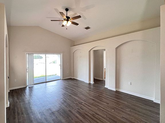 5th image of 567 Cody Caleb Dr